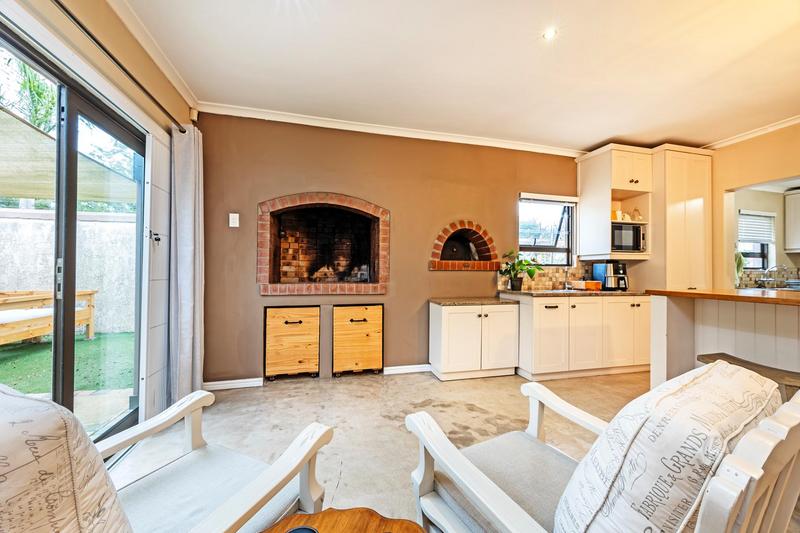 3 Bedroom Property for Sale in Uitzicht Western Cape